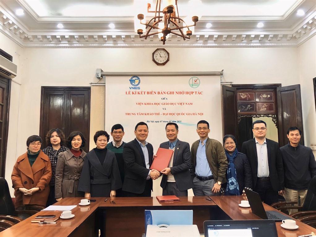 Lễ ký kết Biên bản ghi nhớ hợp tác giữa Viện Khoa học giáo dục Việt Nam và Trung tâm Khảo thí, Đại học Quốc gia Hà Nội